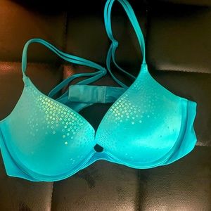 36/B worn once Victoria secrets